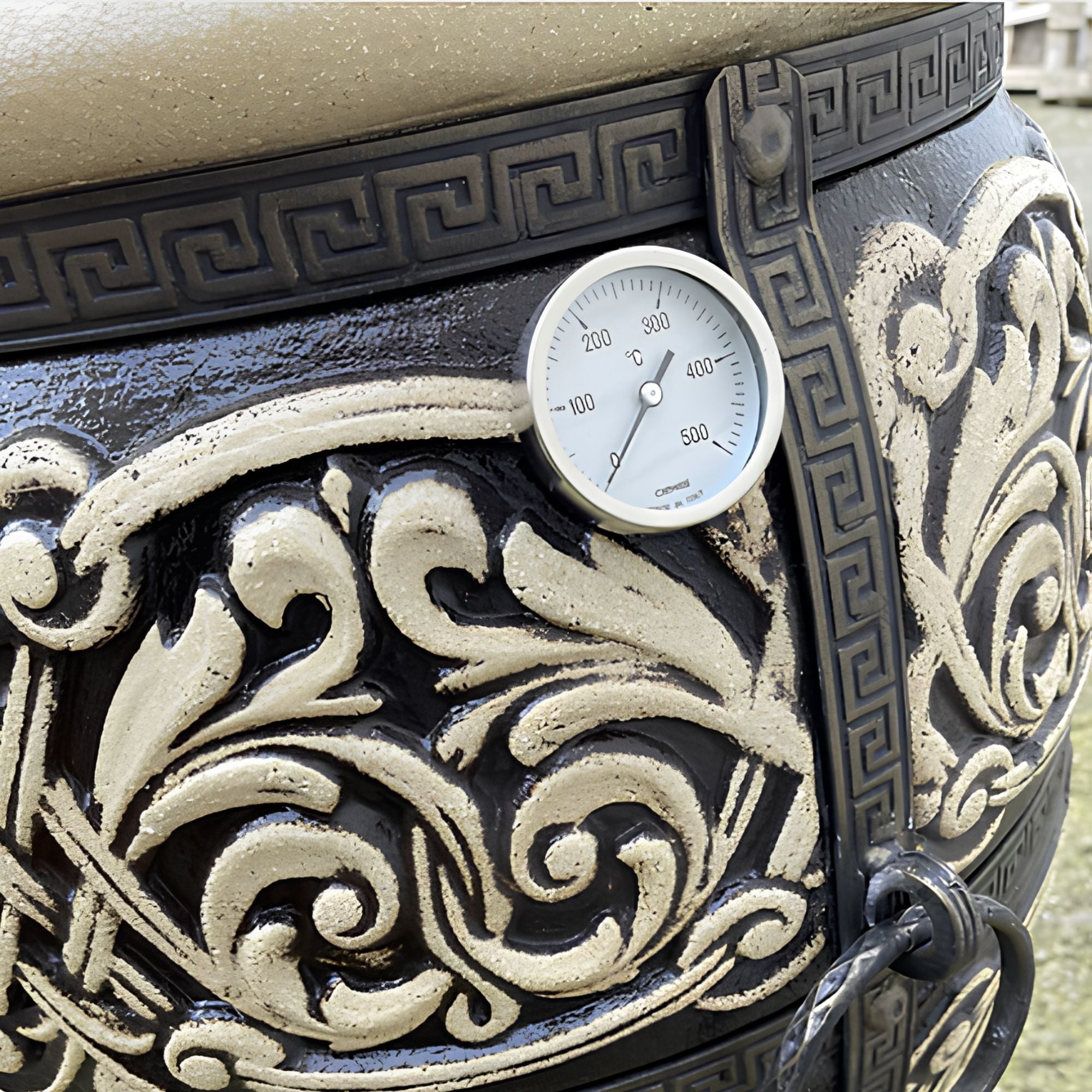 The Atlanta clay tandoor oven features a built in thermometer 